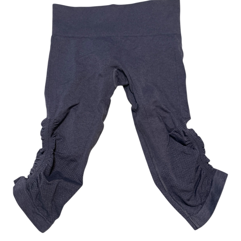 Lululemon in the flow crop
